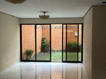 Hermosa Casa en Ciudad de México con 3 Recamaras y Amplias Áreas Comunes - $6,000,000 MXN