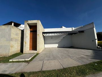 CASA EN VENTA EN LOMAS DE PUNTA DEL ESTE