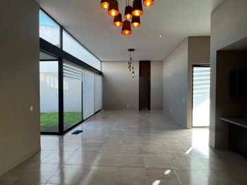CASA EN VENTA EN LOMAS DE PUNTA DEL ESTE
