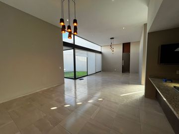 CASA EN VENTA EN LOMAS DE PUNTA DEL ESTE