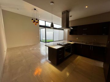 CASA EN VENTA EN LOMAS DE PUNTA DEL ESTE