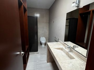 CASA EN VENTA EN LOMAS DE PUNTA DEL ESTE