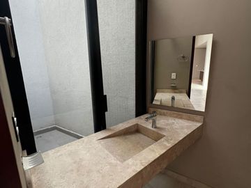 CASA EN VENTA EN LOMAS DE PUNTA DEL ESTE