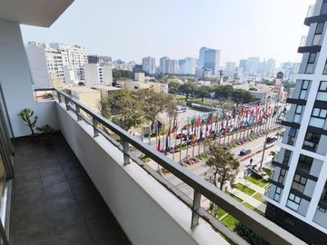 Amplio Departamento Full Amoblado En Alquiler En San Isidro, Ideal Para Vivir Con Comodidad Y Estilo