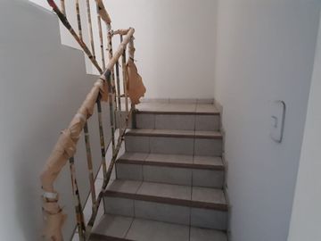 VENTA DE CASA MULTIFAMILIAR  DE 4 PISOS  PRECIO: $299,000 dolares