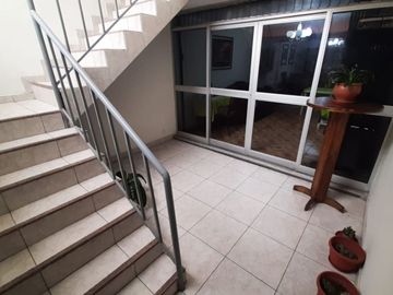 VENTA DE CASA MULTIFAMILIAR  DE 4 PISOS  PRECIO: $299,000 dolares