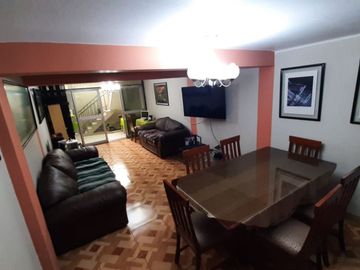 VENTA DE CASA MULTIFAMILIAR  DE 4 PISOS  PRECIO: $299,000 dolares