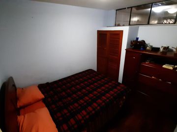 VENTA DE CASA MULTIFAMILIAR  DE 4 PISOS  PRECIO: $299,000 dolares