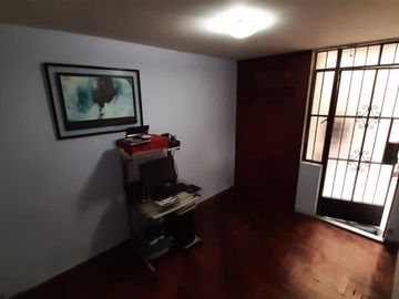 VENTA DE CASA MULTIFAMILIAR  DE 4 PISOS  PRECIO: $299,000 dolares
