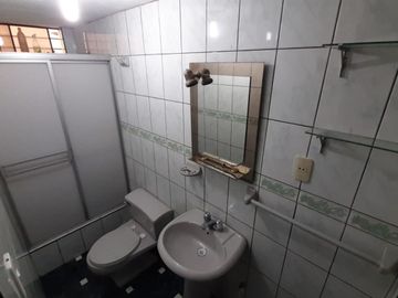 VENTA DE CASA MULTIFAMILIAR  DE 4 PISOS  PRECIO: $299,000 dolares