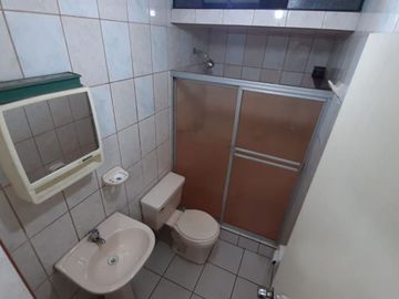 VENTA DE CASA MULTIFAMILIAR  DE 4 PISOS  PRECIO: $299,000 dolares