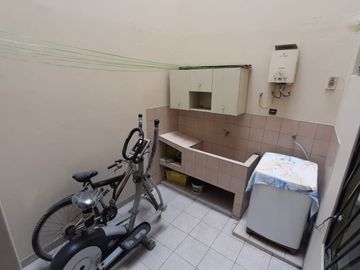 VENTA DE CASA MULTIFAMILIAR  DE 4 PISOS  PRECIO: $299,000 dolares