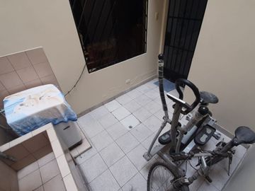 VENTA DE CASA MULTIFAMILIAR  DE 4 PISOS  PRECIO: $299,000 dolares