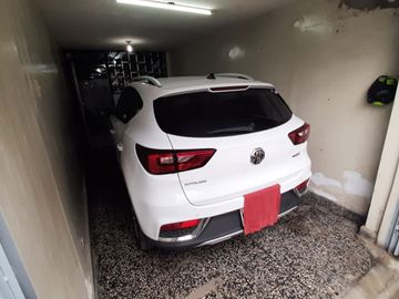 VENTA DE CASA MULTIFAMILIAR  DE 4 PISOS  PRECIO: $299,000 dolares