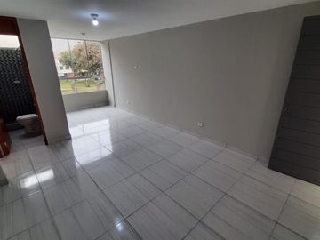 VENTA DE CASA MULTIFAMILIAR  DE 4 PISOS  PRECIO: $299,000 dolares