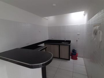 VENTA DE CASA MULTIFAMILIAR  DE 4 PISOS  PRECIO: $299,000 dolares
