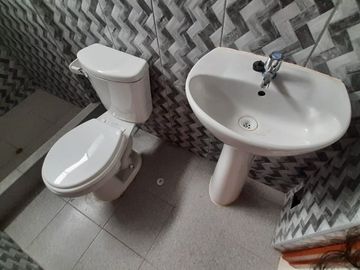 VENTA DE CASA MULTIFAMILIAR  DE 4 PISOS  PRECIO: $299,000 dolares