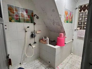 Rumah Luas 150 Taman Ratu dekat Tanjung Duren
