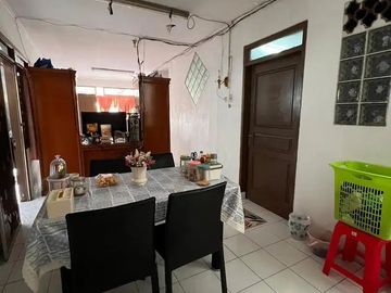 Rumah Luas 150 Taman Ratu dekat Tanjung Duren