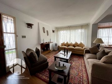 VENDO CASA EN LAS CONDES