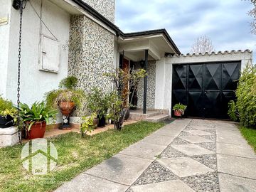 VENDO CASA EN LAS CONDES
