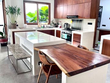 Luxurious 4BR Tropical Villa in Babakan Canggu