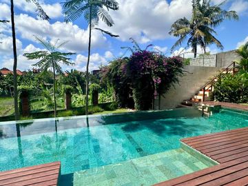 Luxurious 4BR Tropical Villa in Babakan Canggu