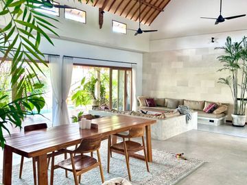 Luxurious 4BR Tropical Villa in Babakan Canggu
