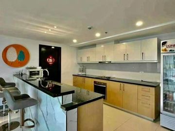 For Sale Uptown Parksuites Penthouse Tower 1
