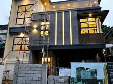 Modern House and Lot for Sale at Vermont Park Executive Village, Antipolo City