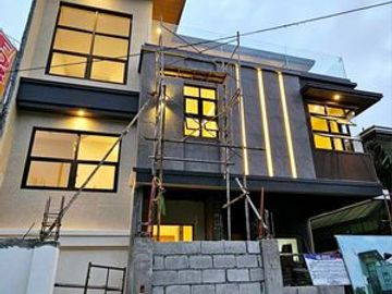 Modern House and Lot for Sale at Vermont Park Executive Village, Antipolo City