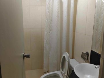 For Sale : 3M Semi Furnished Condo at Stamford Executive Residences McKinley Taguig