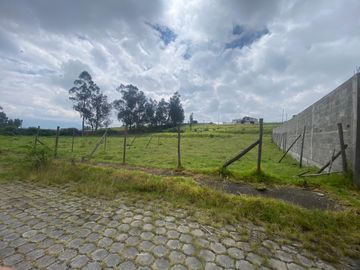 EN VENTA TERRENO 640 m2 URB. BANCO DE FOMENTO SANGOLQUI $ 49.900