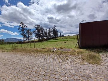 EN VENTA TERRENO 640 m2 URB. BANCO DE FOMENTO SANGOLQUI $ 49.900