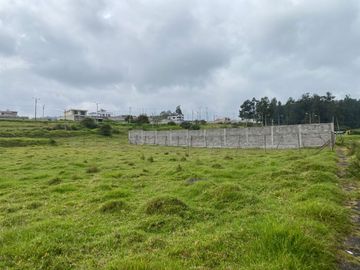 EN VENTA TERRENO 640 m2 URB. BANCO DE FOMENTO SANGOLQUI $ 49.900