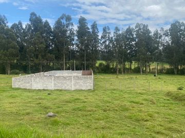 EN VENTA TERRENO 640 m2 URB. BANCO DE FOMENTO SANGOLQUI $ 49.900