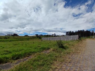 EN VENTA TERRENO 640 m2 URB. BANCO DE FOMENTO SANGOLQUI $ 49.900
