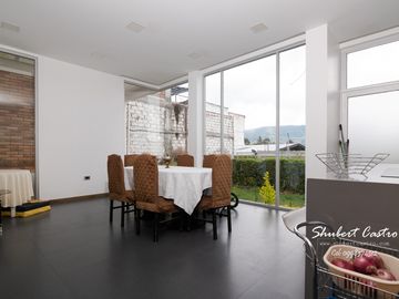 Se vende casa en La Urbanización Sierra Nevada -Loja