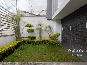 Se vende casa en La Urbanización Sierra Nevada -Loja