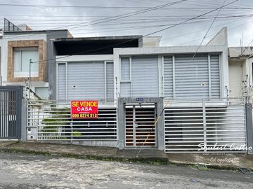 Se vende casa en La Urbanización Sierra Nevada -Loja
