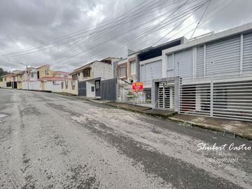 Se vende casa en La Urbanización Sierra Nevada -Loja