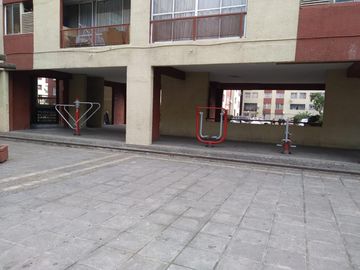 Depto. en Calle San Isidro, Metro Matta, Santiago Centro.