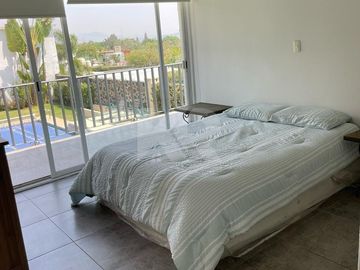 Casa Remodelada con Alberca y Bungalow Independiente Combina Elegancia y Confort