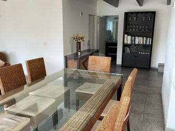 Casa Remodelada con Alberca y Bungalow Independiente Combina Elegancia y Confort