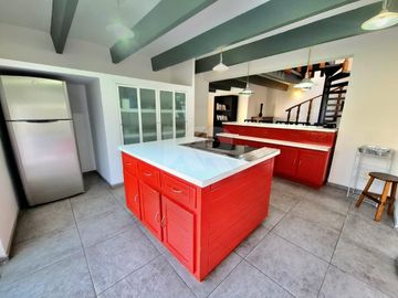 Casa Remodelada con Alberca y Bungalow Independiente Combina Elegancia y Confort