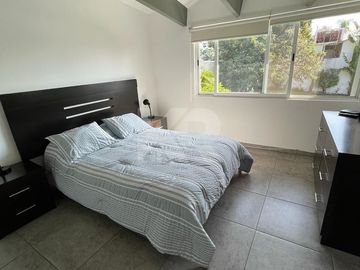 Casa Remodelada con Alberca y Bungalow Independiente Combina Elegancia y Confort