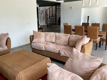 Casa Remodelada con Alberca y Bungalow Independiente Combina Elegancia y Confort