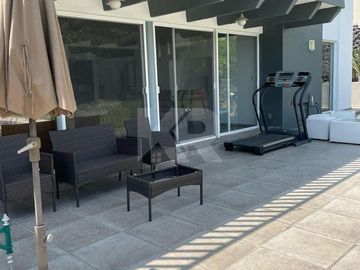 Casa Remodelada con Alberca y Bungalow Independiente Combina Elegancia y Confort