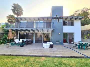 Casa Remodelada con Alberca y Bungalow Independiente Combina Elegancia y Confort