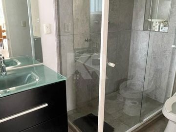 Casa Remodelada con Alberca y Bungalow Independiente Combina Elegancia y Confort